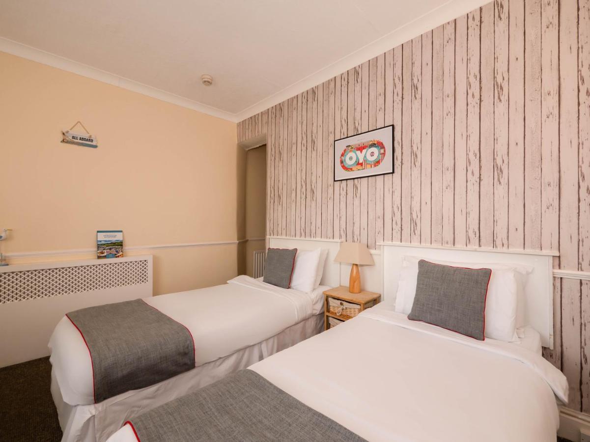 Oyo Pier Hotel Ріл Екстер'єр фото